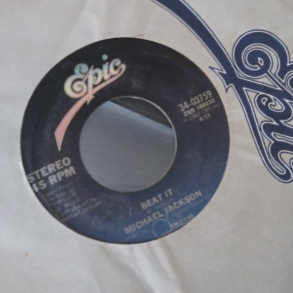 VintMichael Jackson 45 rpm vinyl "Beat It/Get on the floor" 1979 collectors item